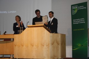 Dino Distefano, premiato da Byron Cook, manager e ricercatore di Microsoft Research Cambridge